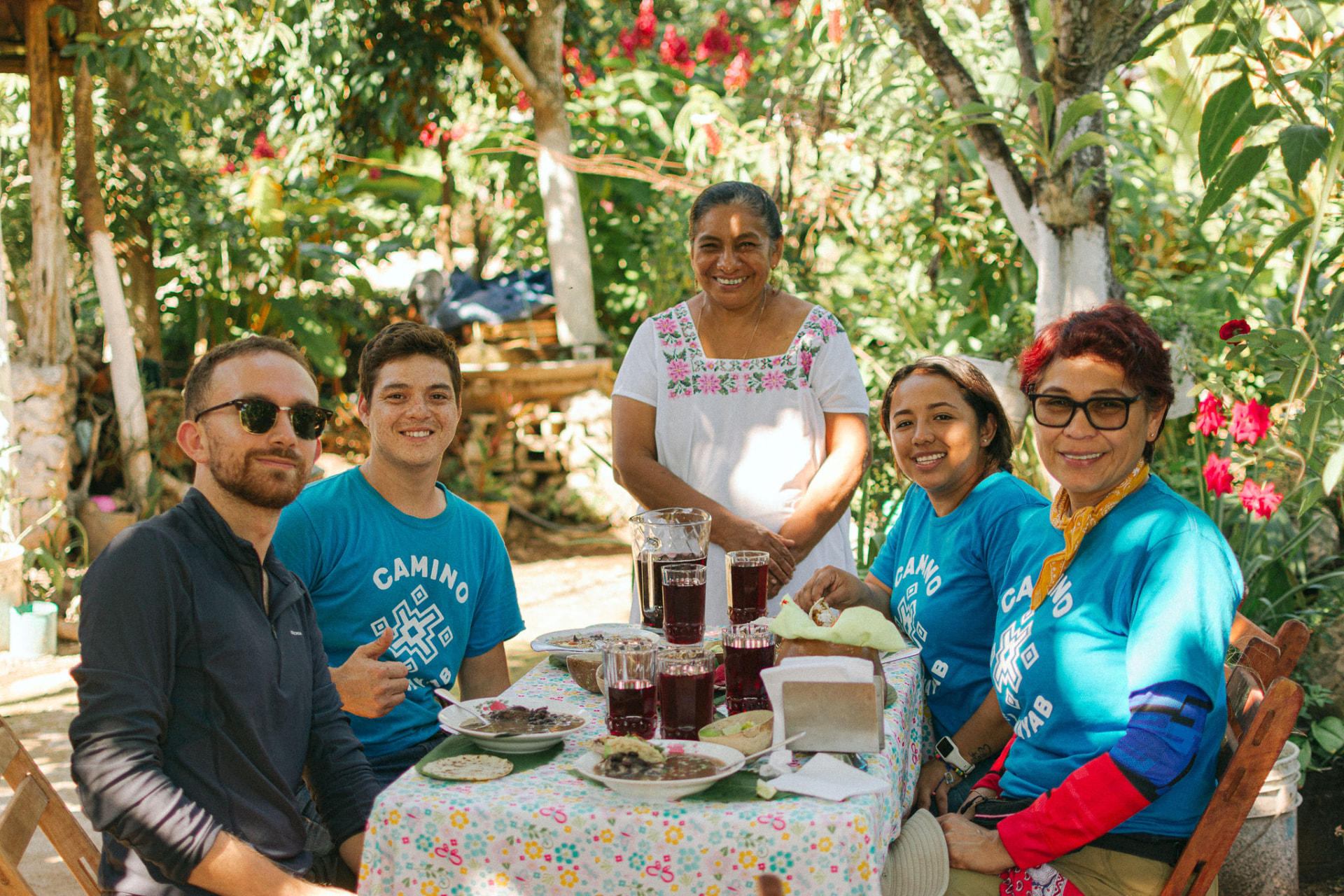 Comida tradicional yucateca compartida con una familia de la comunidad anfitriona