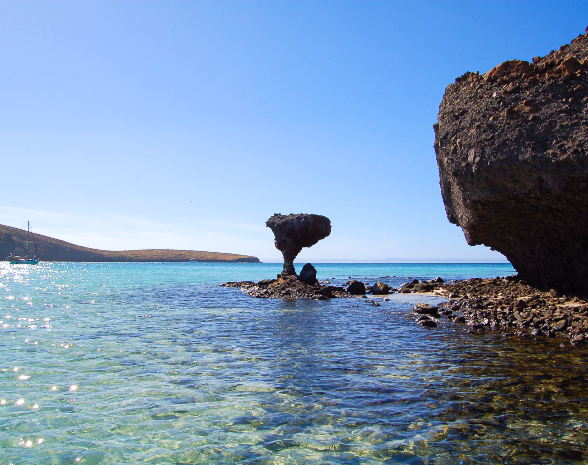 El Hongo de Balandra rodeado de aguas transparentes